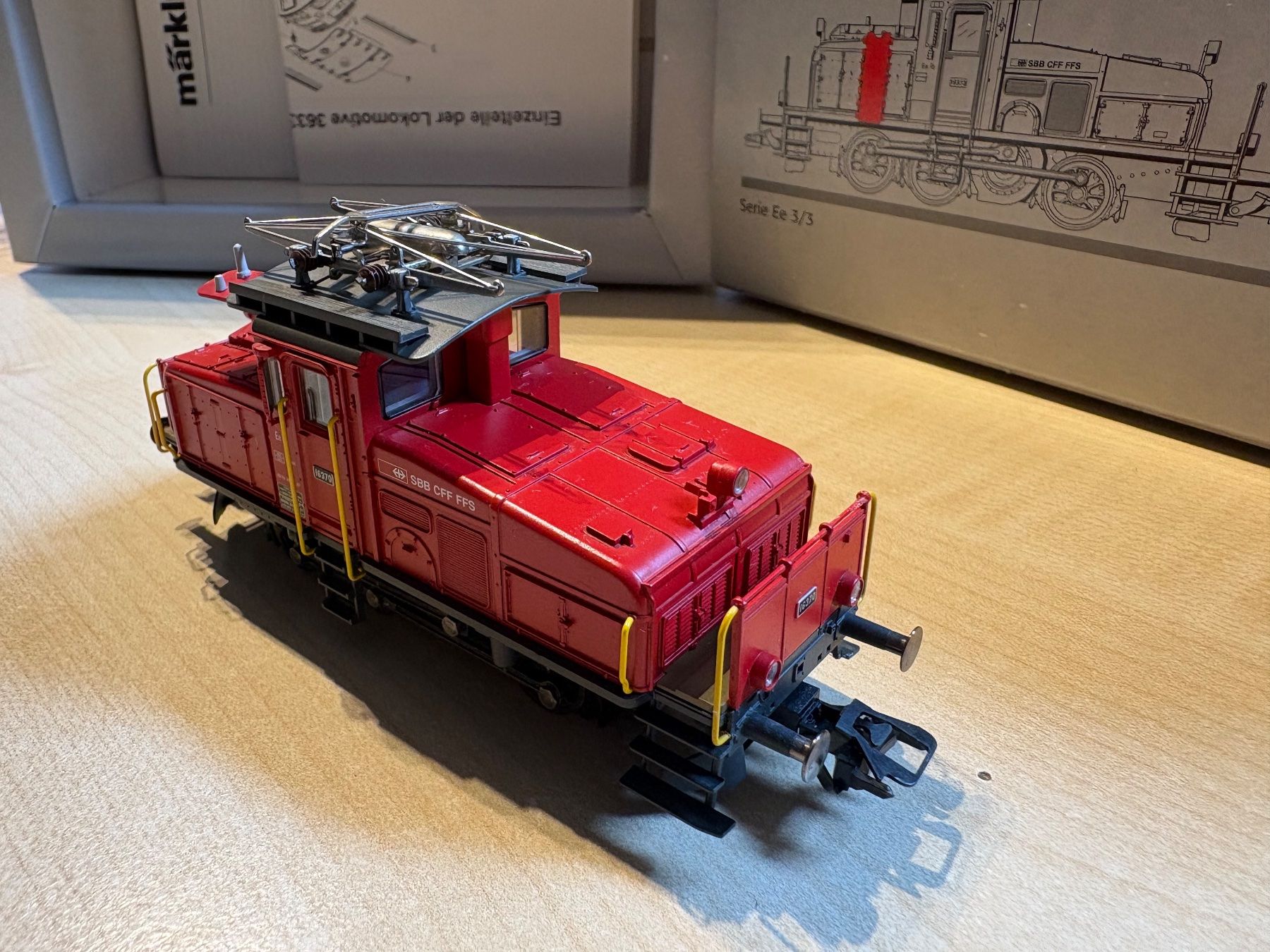 Märklin Modellini di ferrovie: Maerklin 36330 Ee3/3 rouge 16370 – Nuovo e nell'imballaggio originale da Corcelles Payerne venduto da Pierre66 1