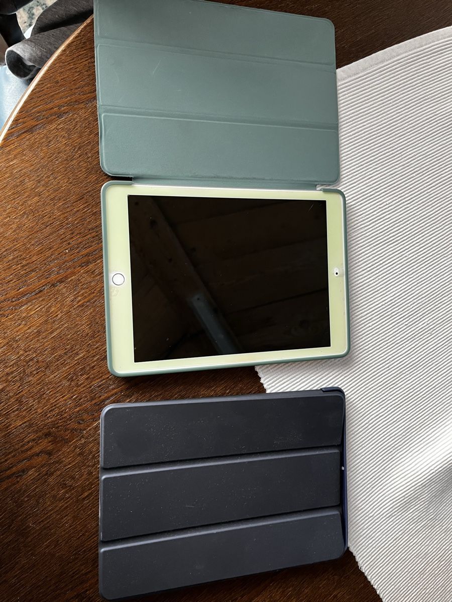 Apple Tablettes PC: Apple iPad 5 Gen mit 2 Hülle  – D'occasion à Hauptwil par Somigery 1