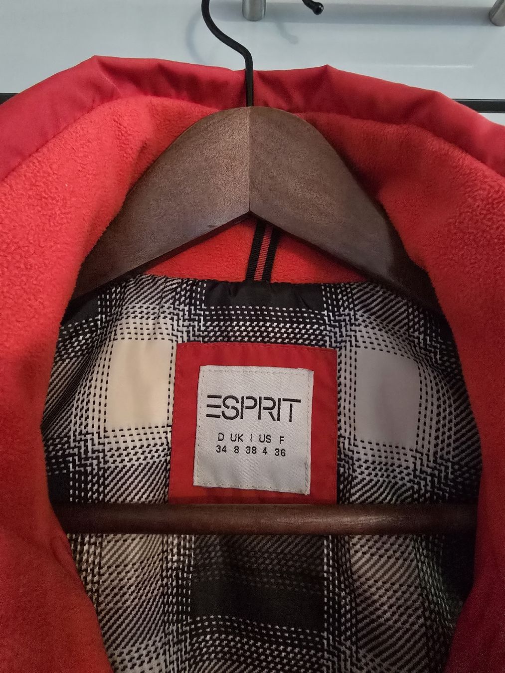 Esprit Gilet & Giacche senza maniche: Doudoune sans manches Esprit rouge – Nuovo (secondo la descrizione) da BERN venduto da froggyinternationale 1