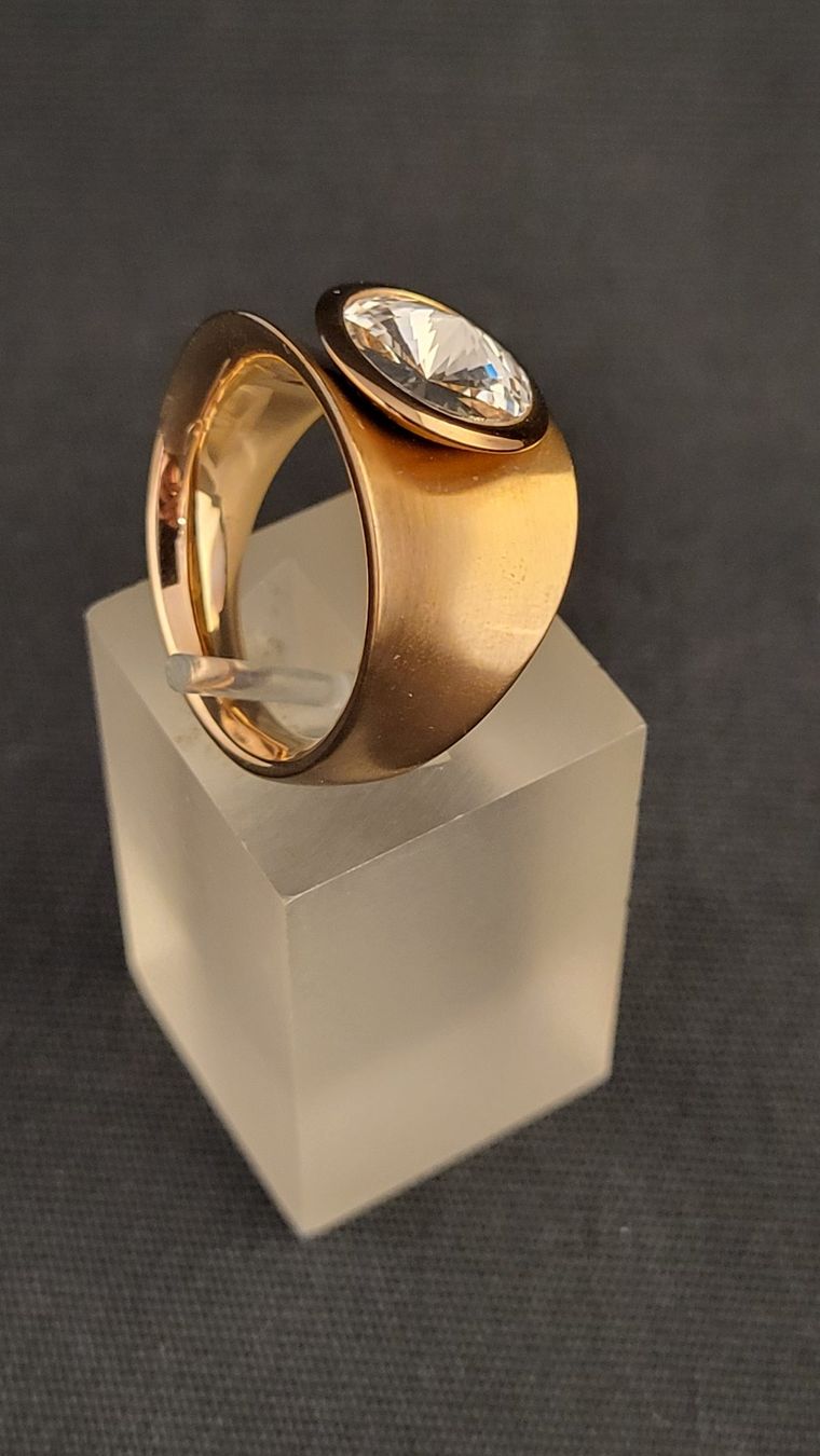 Anelli: Edelstahl-Ring mit Swarovski-Stein MANUELA CARL – Usato da Basel venduto da spinne02 2