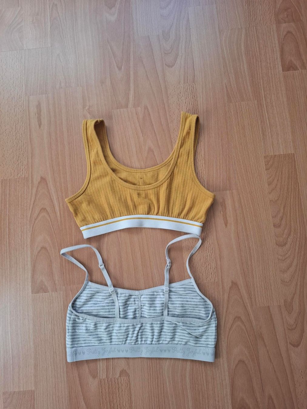 Biancheria intima: 2 brassières – Usato da Porrentruy venduto da Piquetix