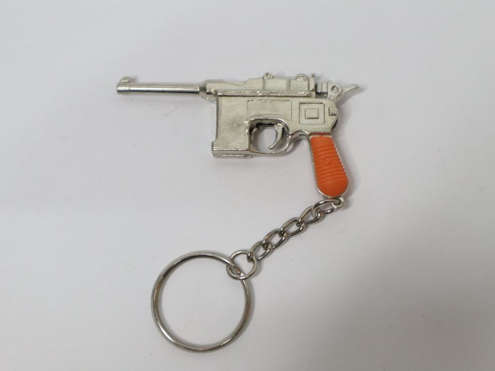 Schlüsselanhänger Taschenbaumler Froschkönig Mit Goldener Kugel Aus Baumwolle Gehaekelt Mit Karabiner