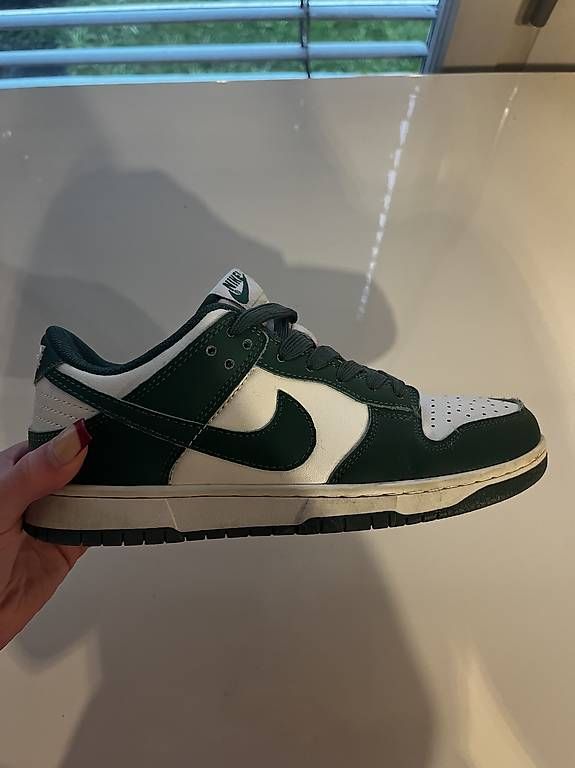 Scarpe da uomo: Dunk Style Sneaker Gr. 37.5 – Usato da Herisau venduto da selina.pfluger 1