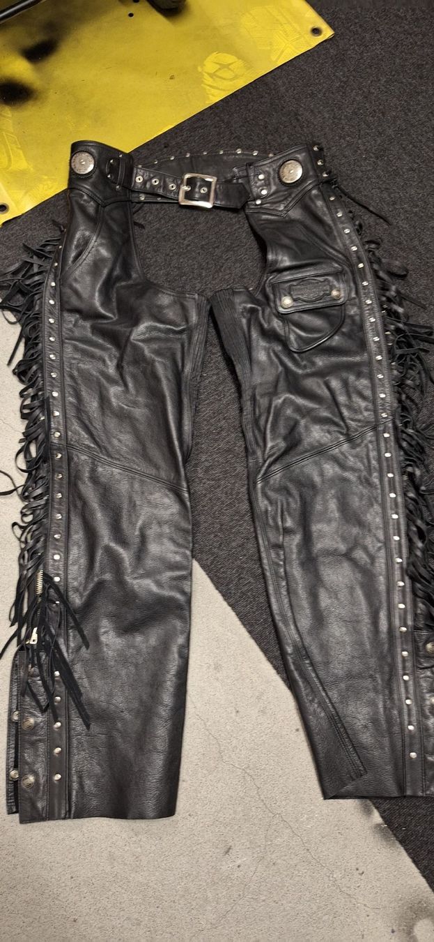 Harley-Davidson Hosen: Harley-Davidson Chaps Leder Schwarz Grösse L Gut – Gebraucht aus Brugg AG von bacbac5757