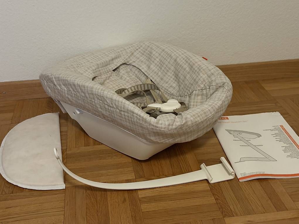Auto-Kindersitze: Babyschale Tripp Trapp mit Originalverpackung – Gebraucht aus Kriens von minuB