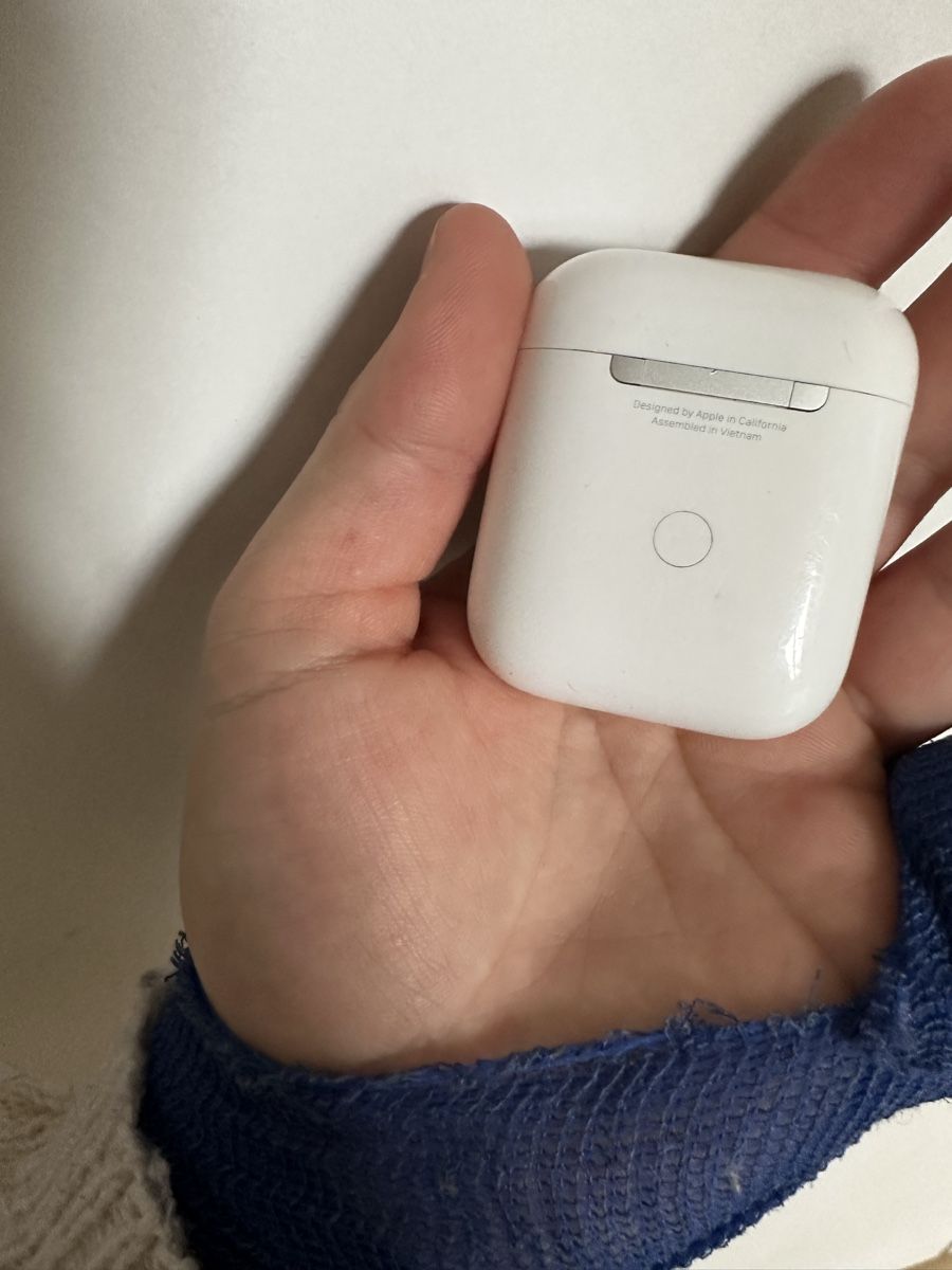 Apple Cuffie: Apple Airpods Chargingcase – Usato da Pfäffikon ZH venduto da vak_yhf2 1
