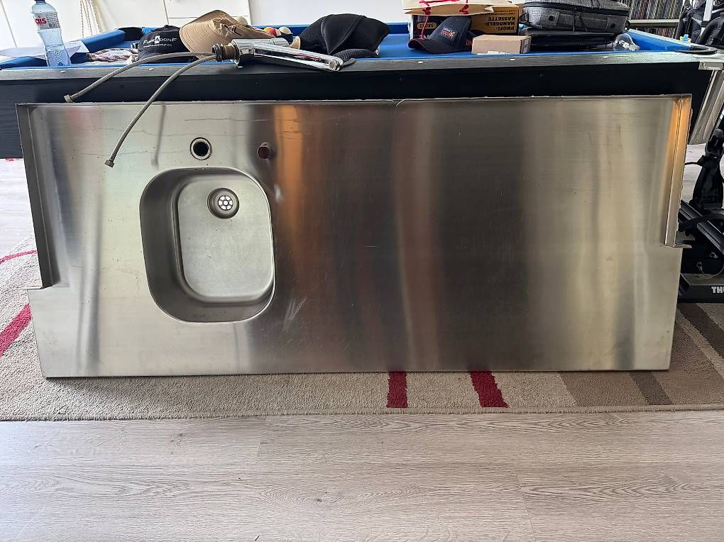 Eviers & lavabos: Plan de travail en INOX avec évier intégré – D'occasion à Vétroz par Zabadar74