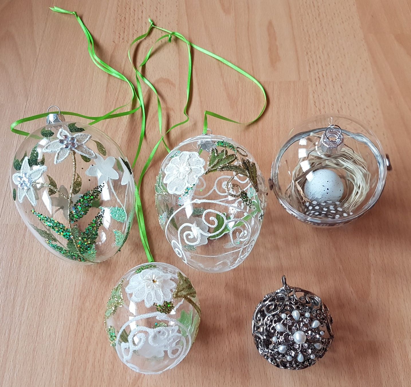 Tutte le decorazioni: 4 WUNDERSCHÖNE OSTERKUGELN - EIER / PLEXIGLAS / HANDARBEIT – Nuovo (secondo la descrizione) da Sax venduto da prinzenrollen