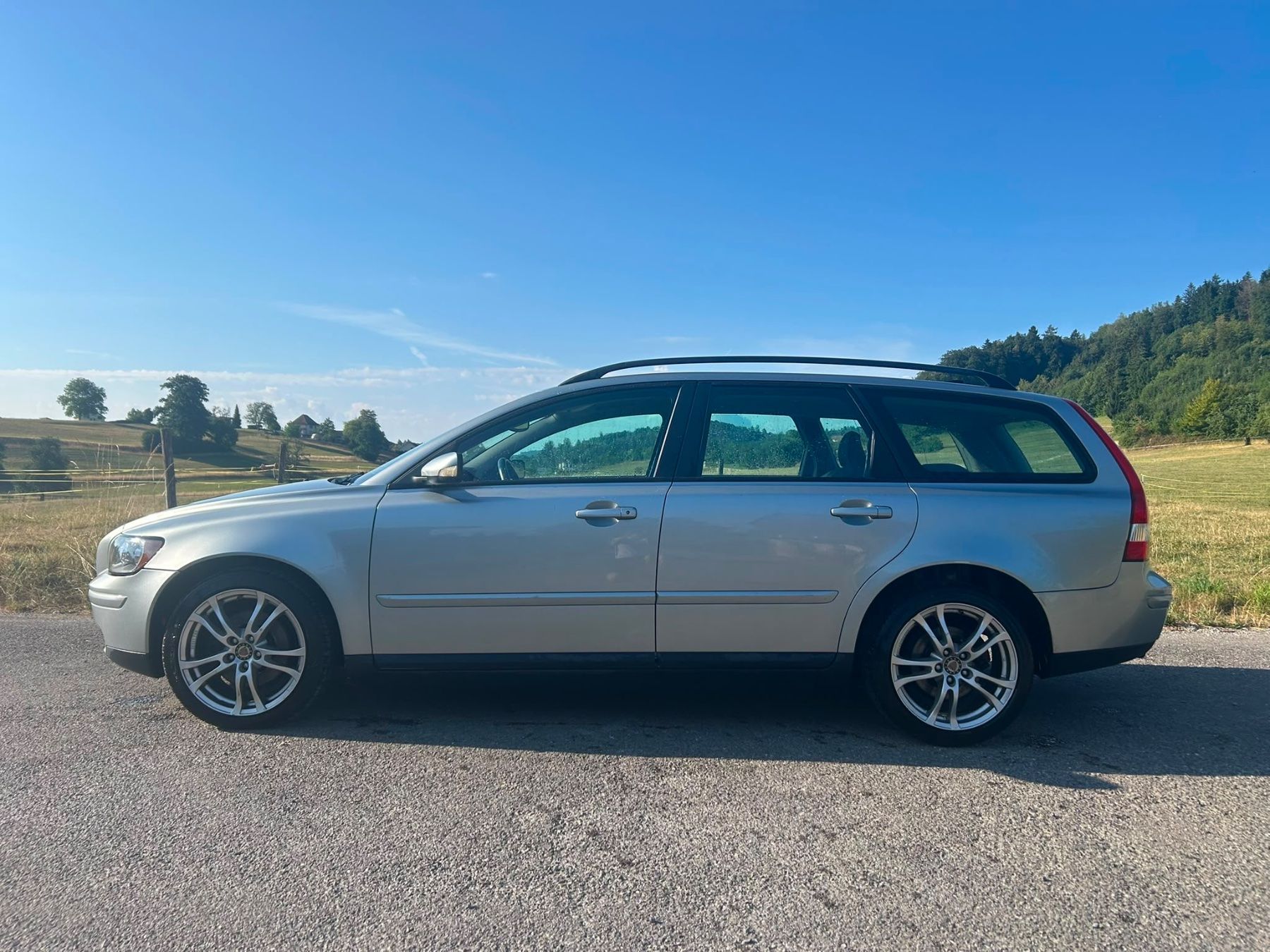 Volvo Autos: VOLVO V 50 2.0D Kombi – Gebraucht aus Seon von laro300 2