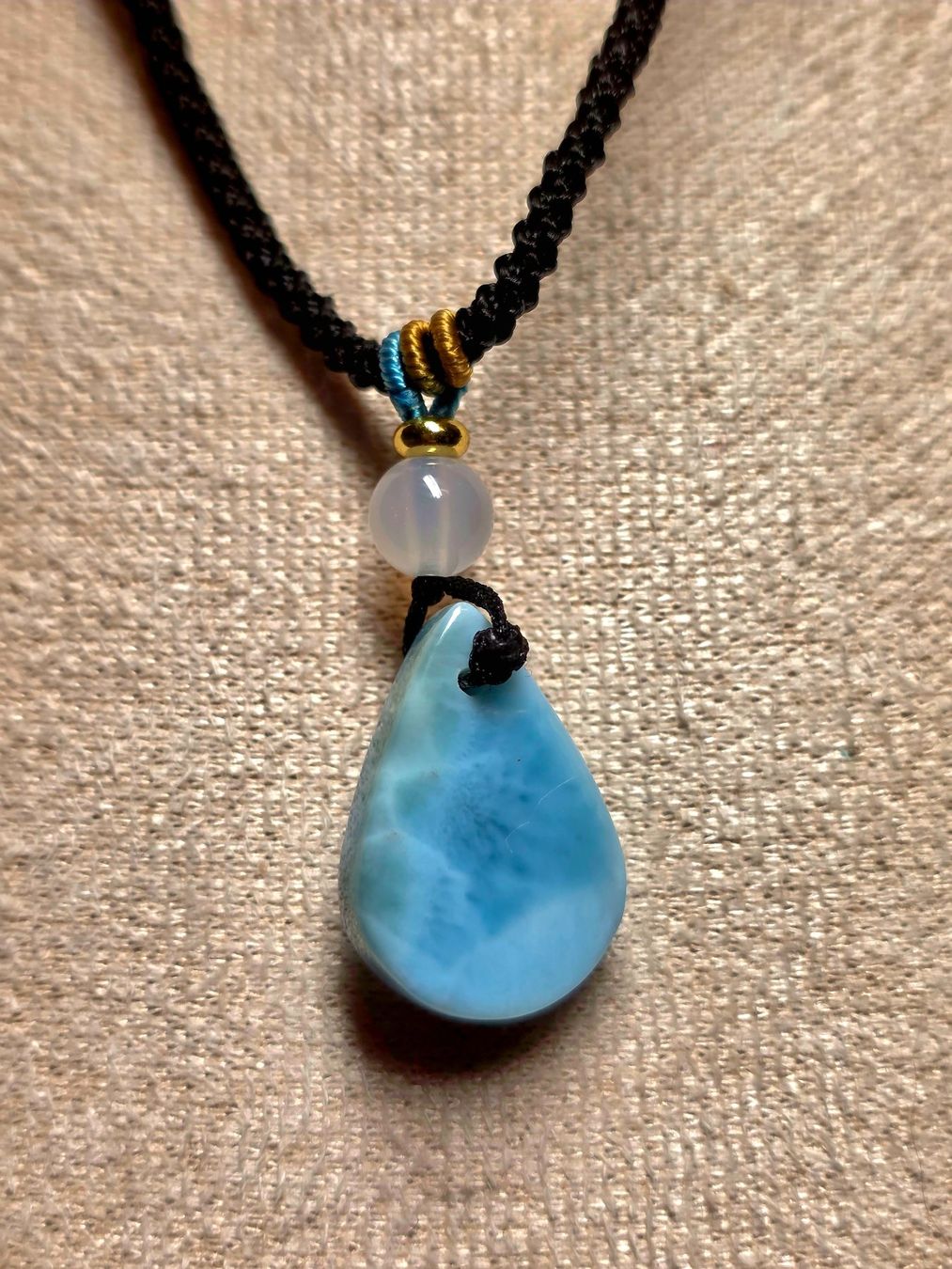 Minerali & Pietre curative: Larimar Anhänger an Kordelkette – Nuovo e nell'imballaggio originale da Matzingen venduto da Shay_Crystalz 2
