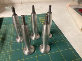 Lot de 5 pieds en métal, hauteur 13cm, comme neufs