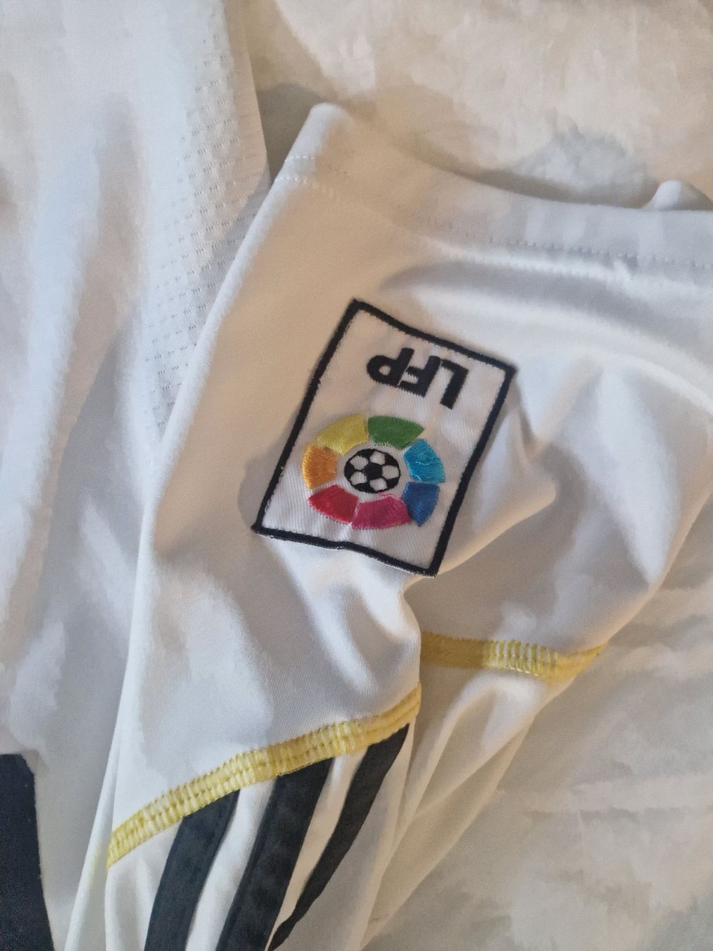 Real Madrid Canottiere & Pantaloni: Maillot Ronaldo Real Madrid 2009 – Usato da Les Acacias venduto da S.Vieira 2