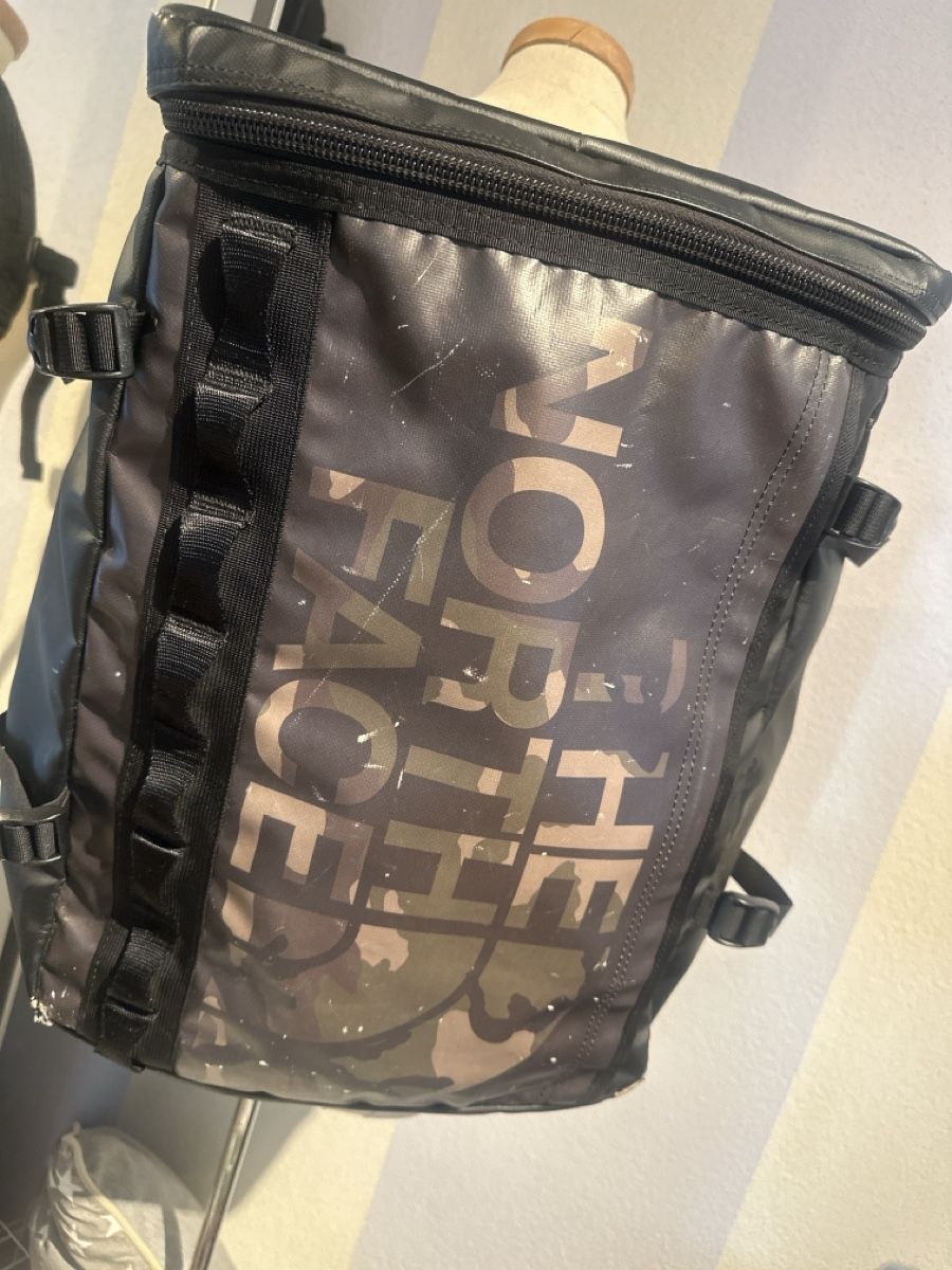 North Face Zaini: The North Face Fuse Rucksack  – Usato da Bassersdorf venduto da Ayumiyamaguchi