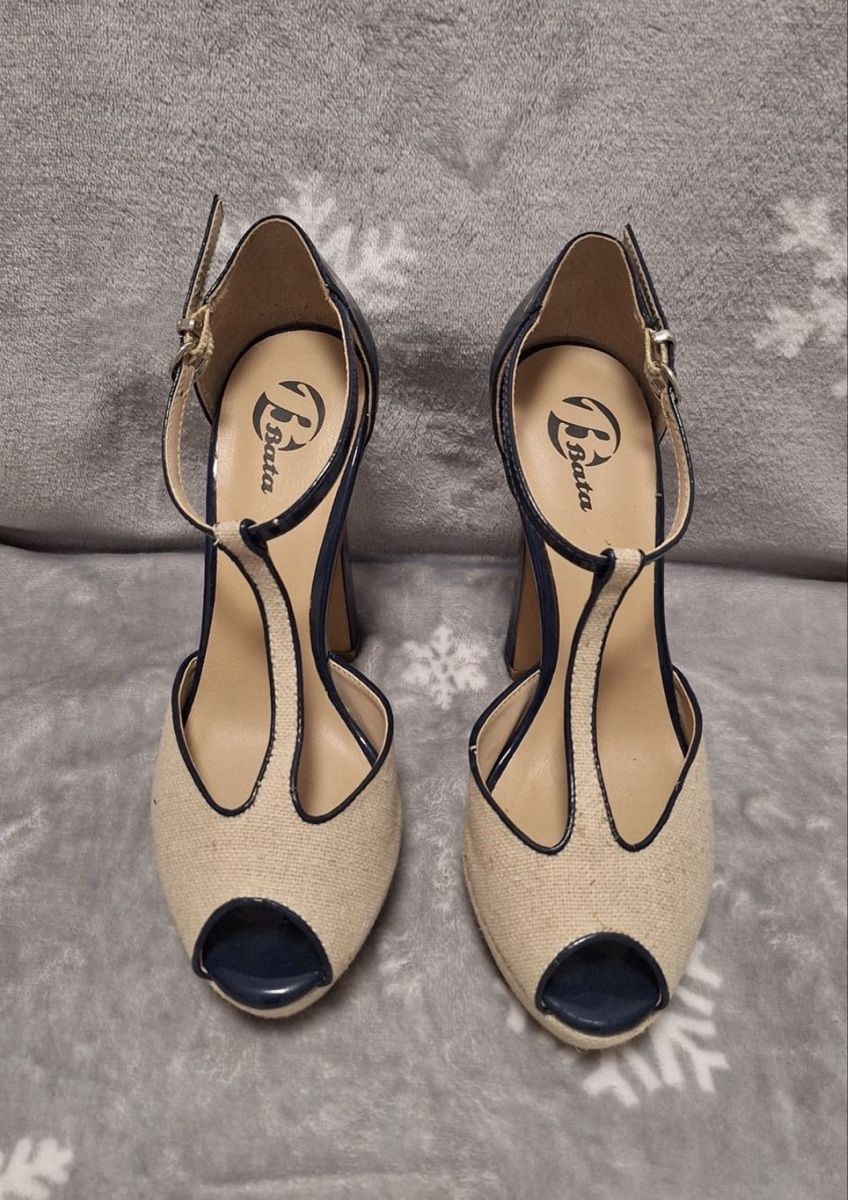 Damenschuhe: Bata Peeptoe Sandalen beige/dunkelblau Grösse 35 – Gebraucht aus Uster von Jessicajjk 3