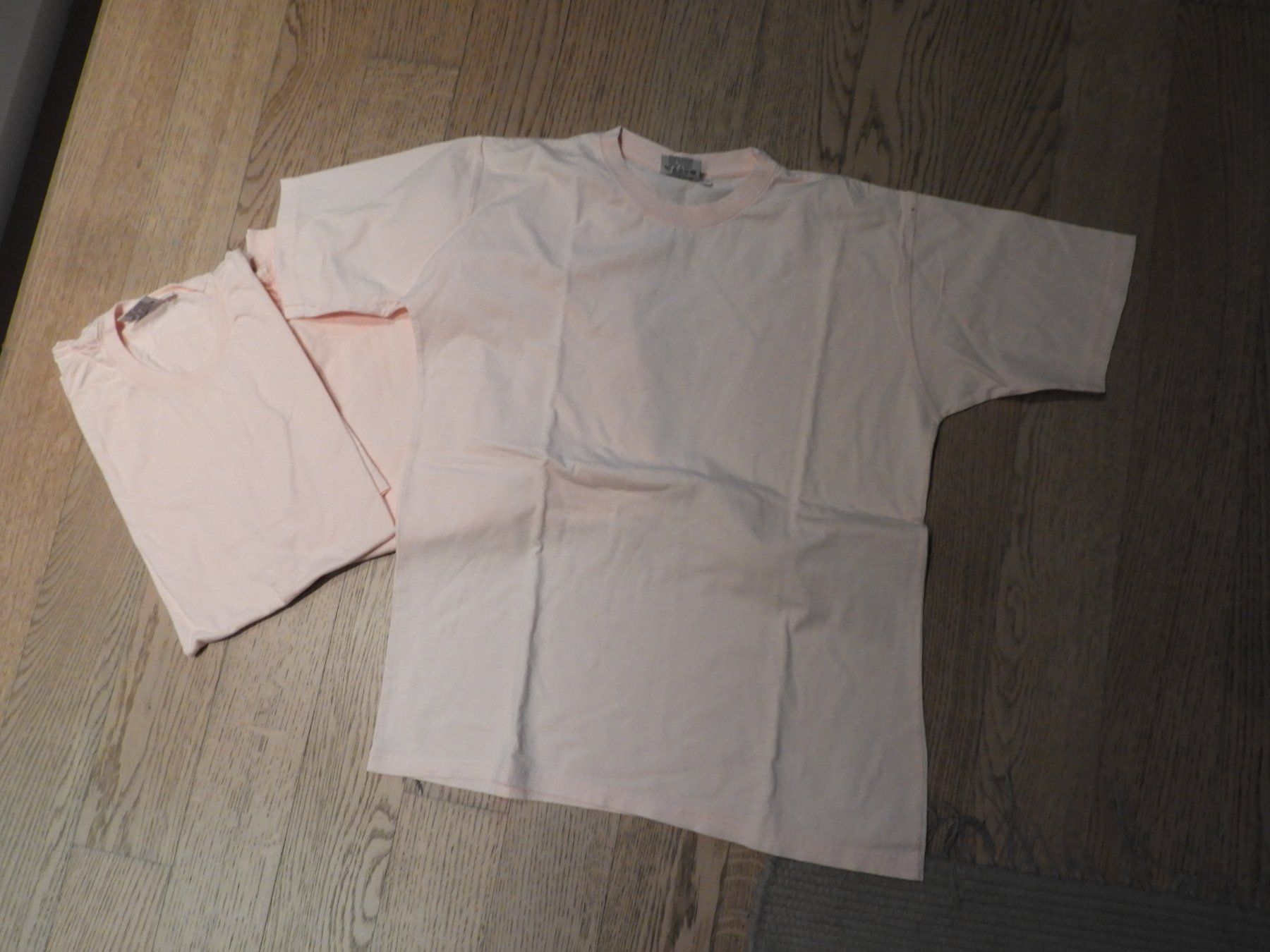 T-shirt: 4 T-Shirts Tago, Gr. S Damen – Nuovo (secondo la descrizione) da Hergiswil NW venduto da Noema2006 1