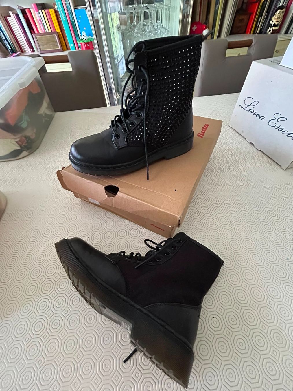 Scarpe da donna: Anfibio borchie strass nere n.38 Bata – Nuovo e nell'imballaggio originale da Melano venduto da H-Sara