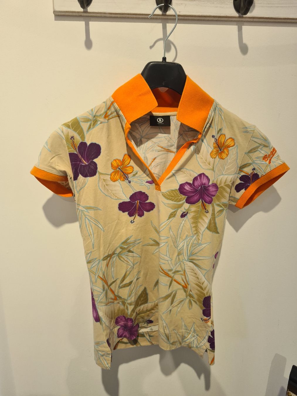 Bogner Polo-Shirts: Bogner Poloshirt mit Blumenmuster Orange Grösse 34 – Gebraucht aus Adligenswil von FriedasWelt