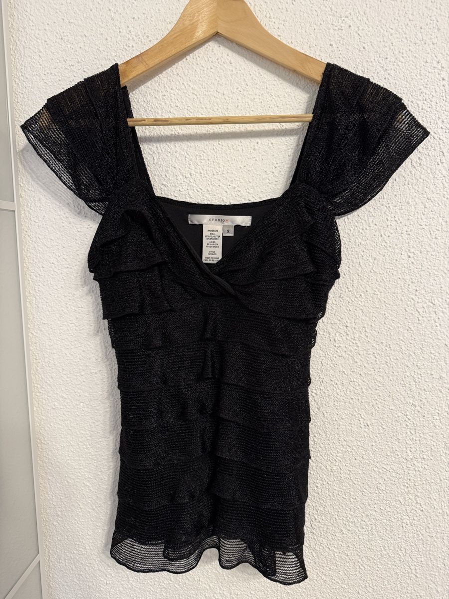Top: Neuwertiges süsses Studio M Top mit Rüschen, schwarz, S – Nuovo (secondo la descrizione) da Udligenswil venduto da mp9_f7jr