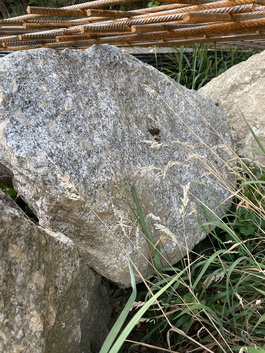 Steine & Dachziegeln: Schwarzwald-Granit 8x – Gebraucht aus Brittnau von bac_265v 1