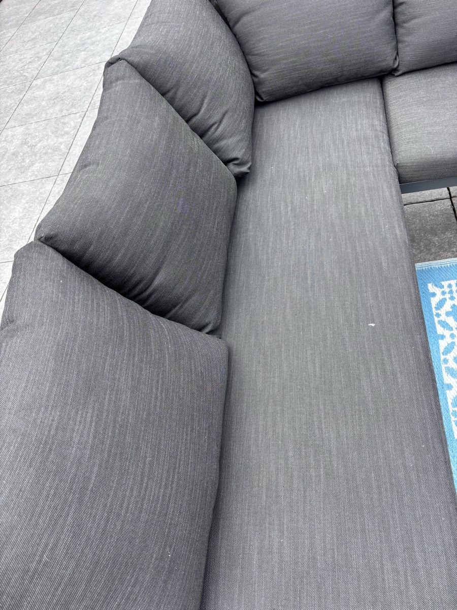 Set di tavolo e panche: Garten-Lounge-Set mit Sonnenschirm – Usato da Andelfingen venduto da mor_8mnl 4