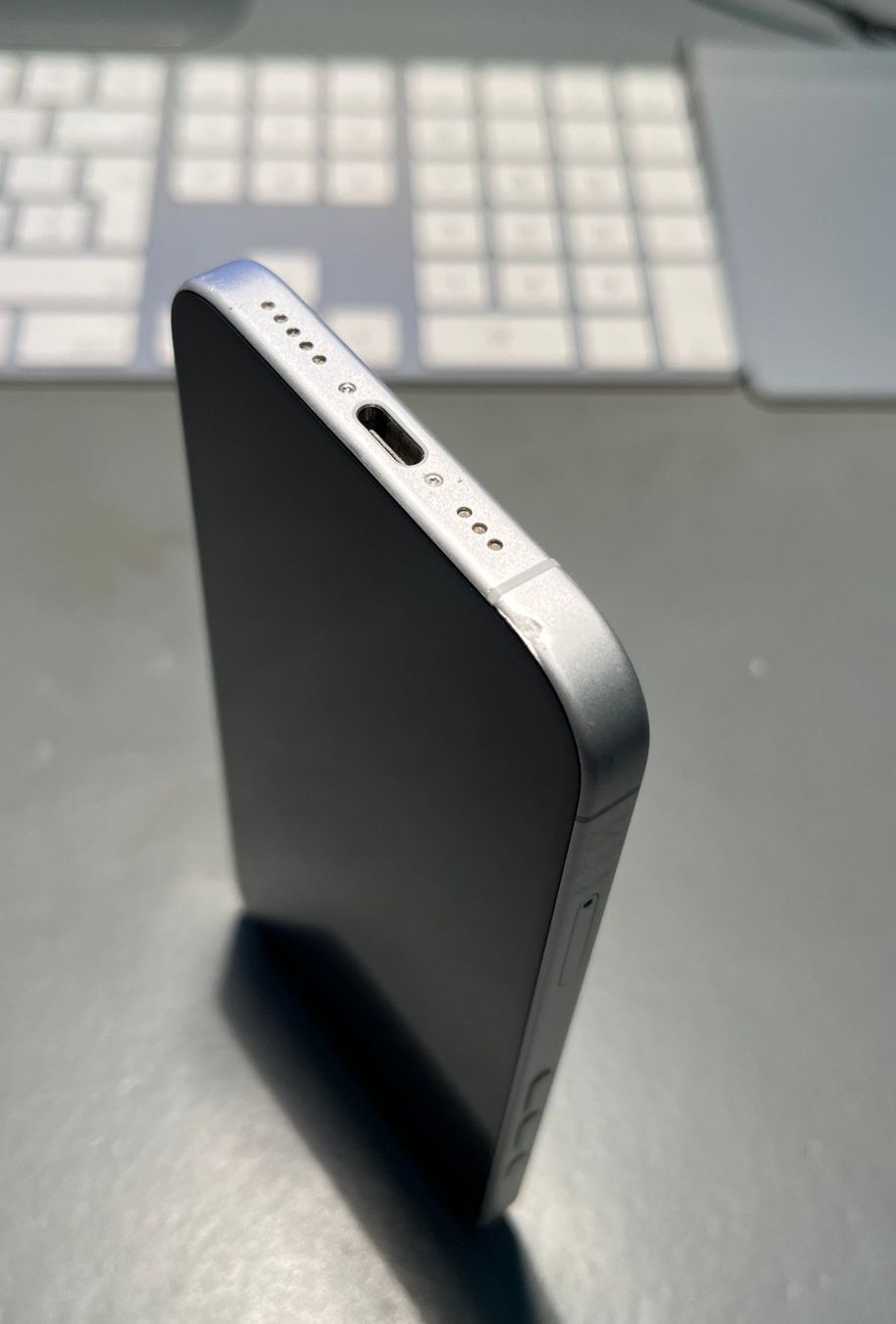 Apple Portables: iPhone 16, 128GB, weiss, defekt – D'occasion à Zürich par Mderron 1