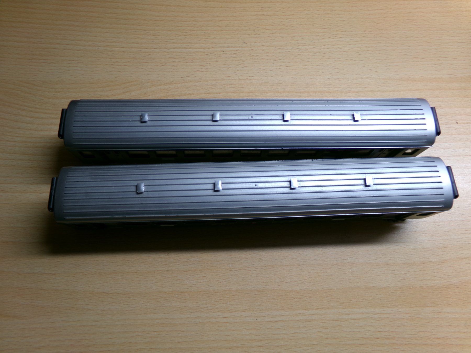 Fleischmann Modellini di ferrovie: Fleischmann H0 2xAnhänger 2.Klasse H0 – Usato da Hombrechtikon venduto da Se9 1