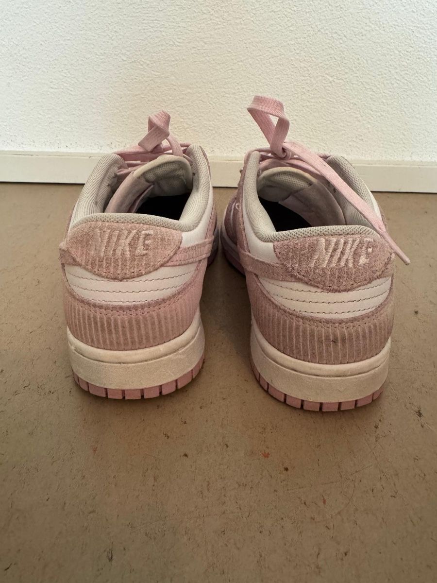 Nike Damenschuhe: Nike dunk low pink – Gebraucht aus Zuerich von Chnopf5 3