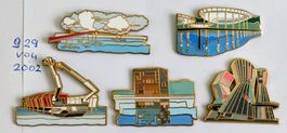 5 versch. Pins  limitiert und nummeriert Nr. 929 von 2002