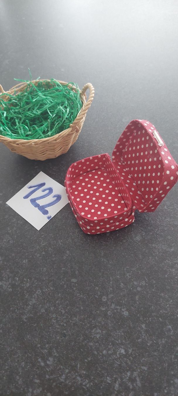 Case e mobili per bambole: Puppenstuben Köfferli und Körbli  – Usato da Muri AG venduto da nindo1 9