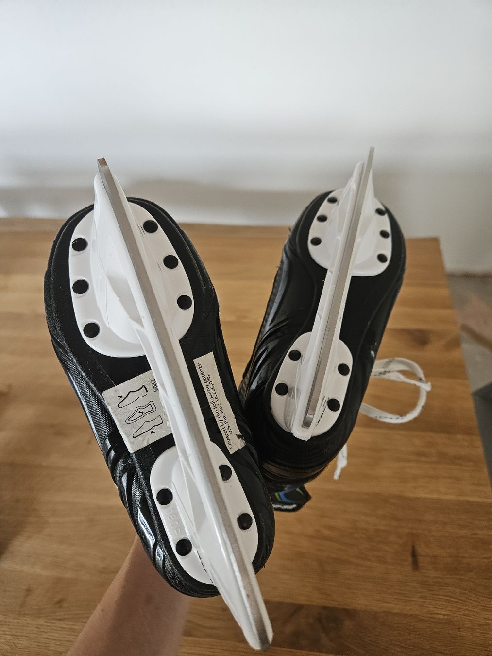 Bauer Pattini da ghiaccio: Kinder Bauer Schlittschuhe Gr. 28 – Usato da Volketswil venduto da lar_di24 2