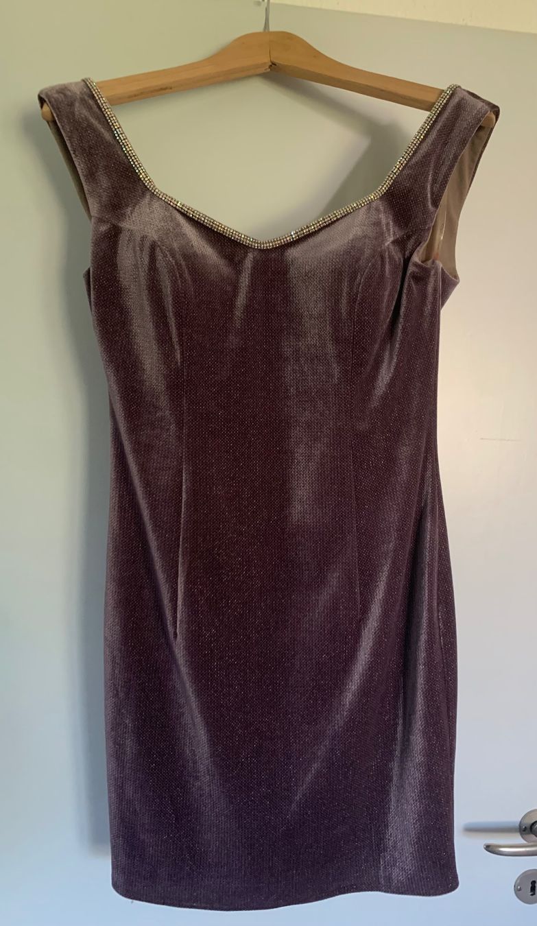 Vestiti: Kleid mit Kette Rückenfrei Cocktailkleid – Usato da Altendorf venduto da Elenaneagu22