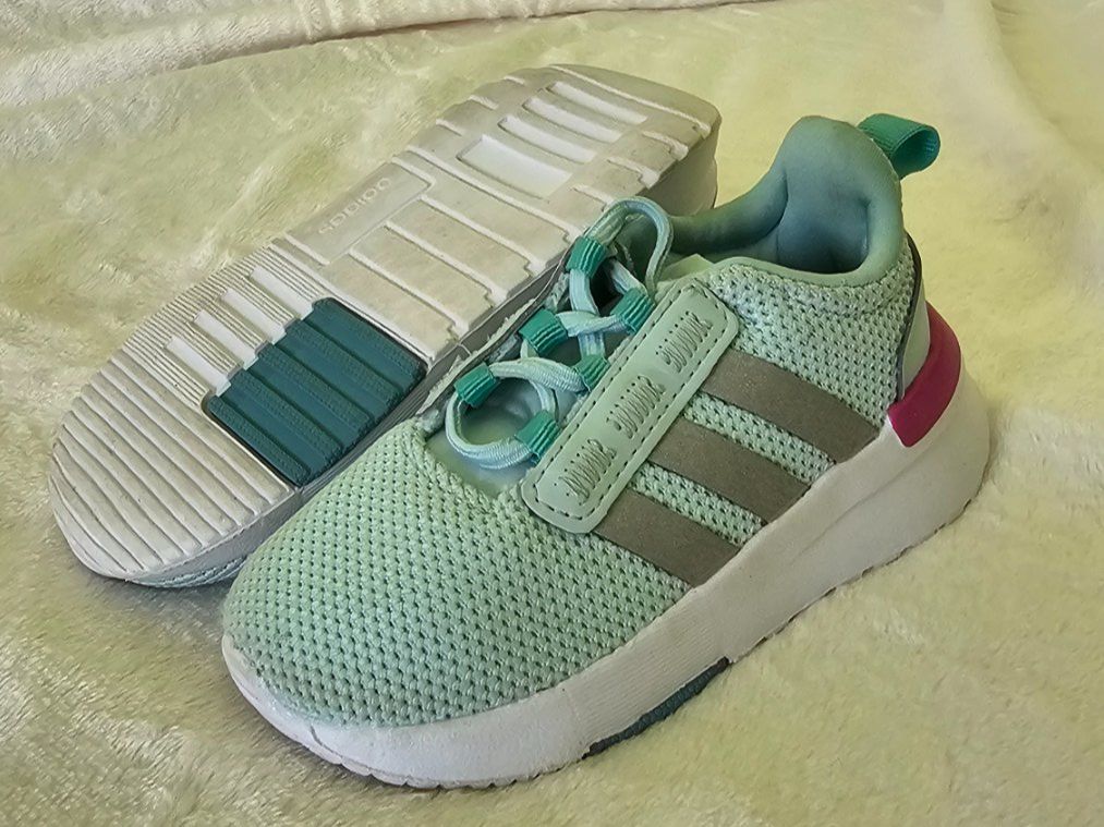 Scarpe per ragazze: Adidas Schuhe Grösse 22 – Usato da Bichelsee venduto da DaminaS