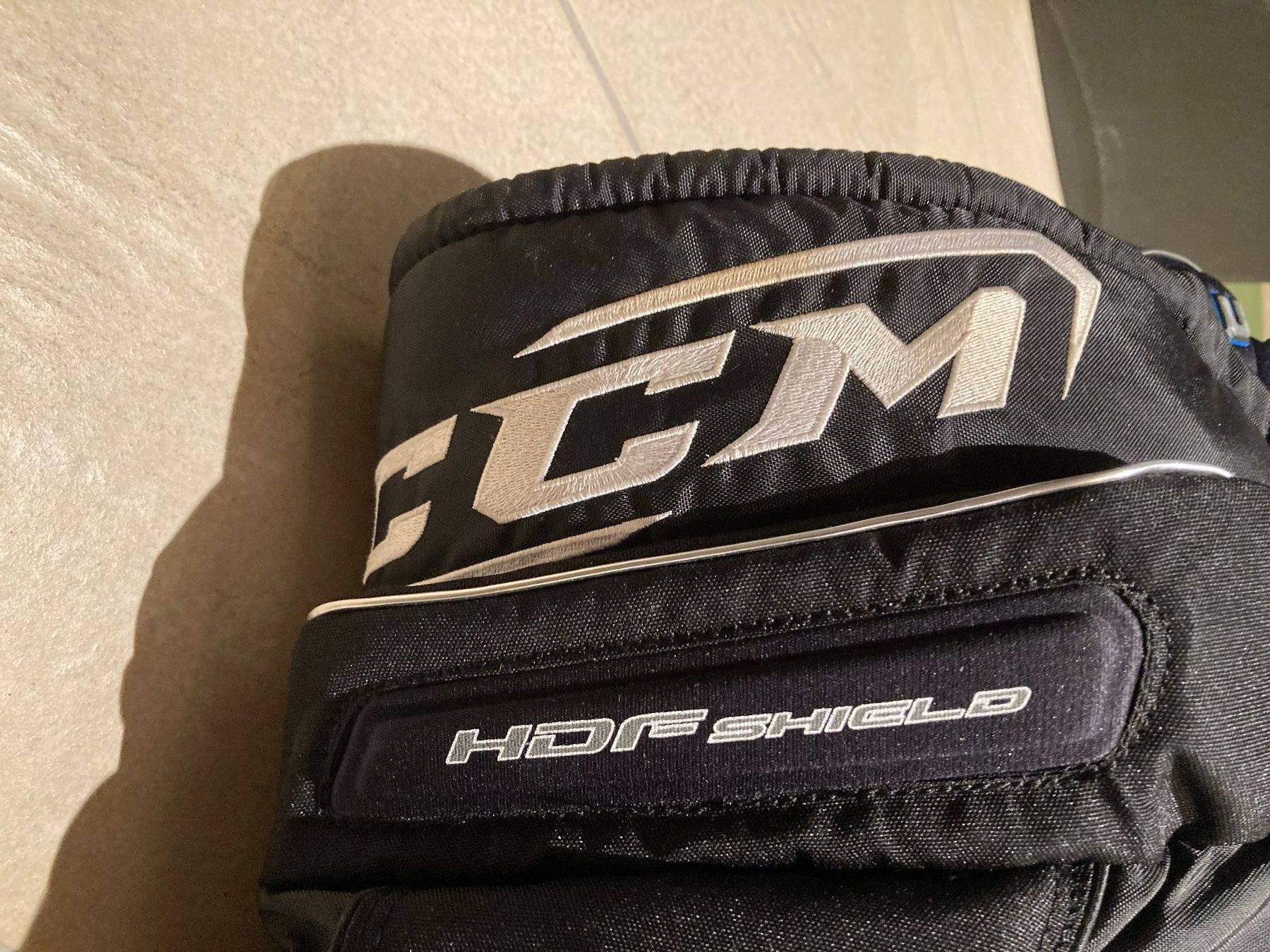 Ccm Pantaloni: Eishockey Hose CCM schwarz Senior M – Nuovo (secondo la descrizione) da Deitingen venduto da Calimi 2