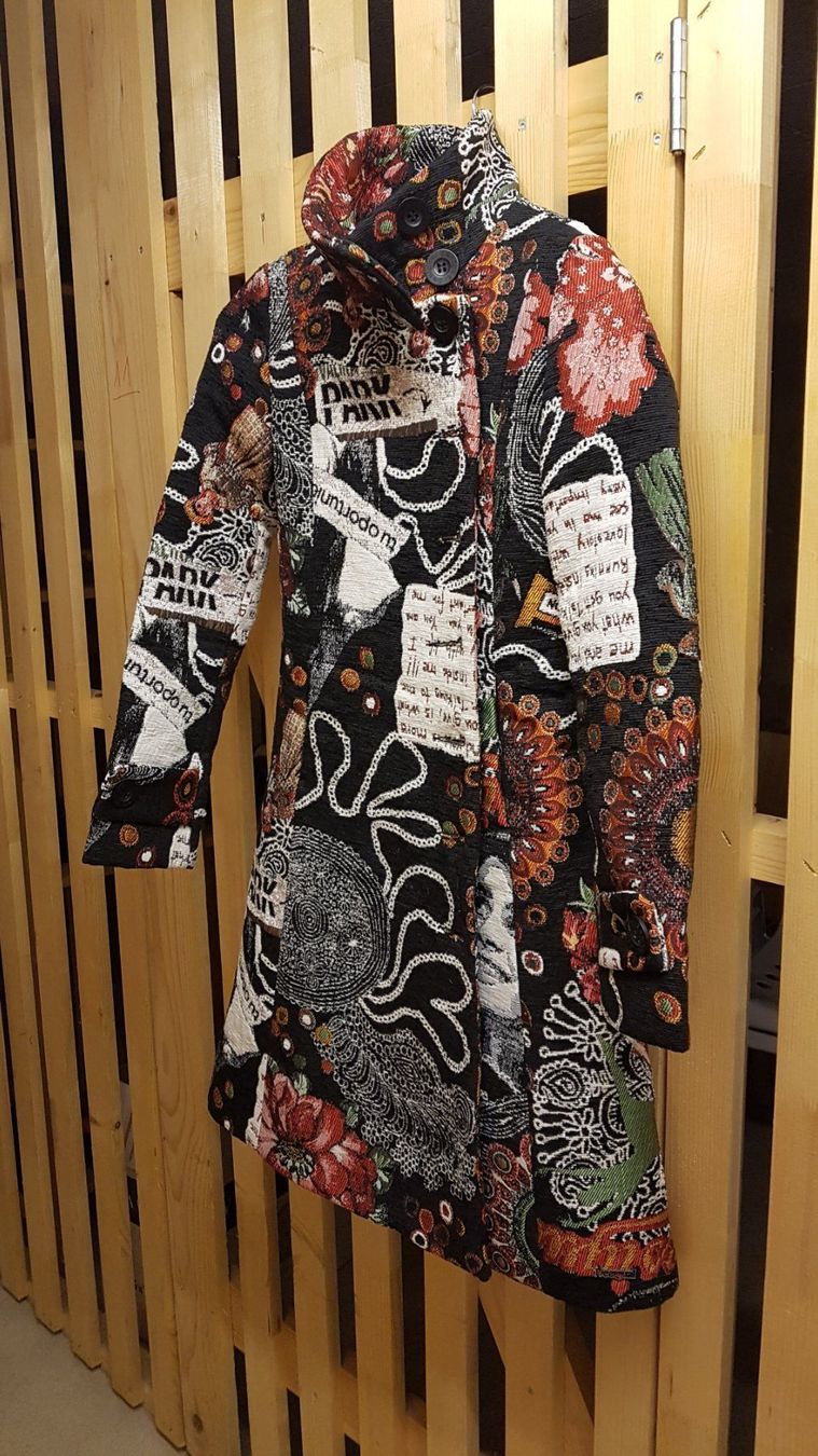 Desigual Cappotti: Mantel Desigual N. 36 – Nuovo (secondo la descrizione) da Innerberg venduto da Ganapataye