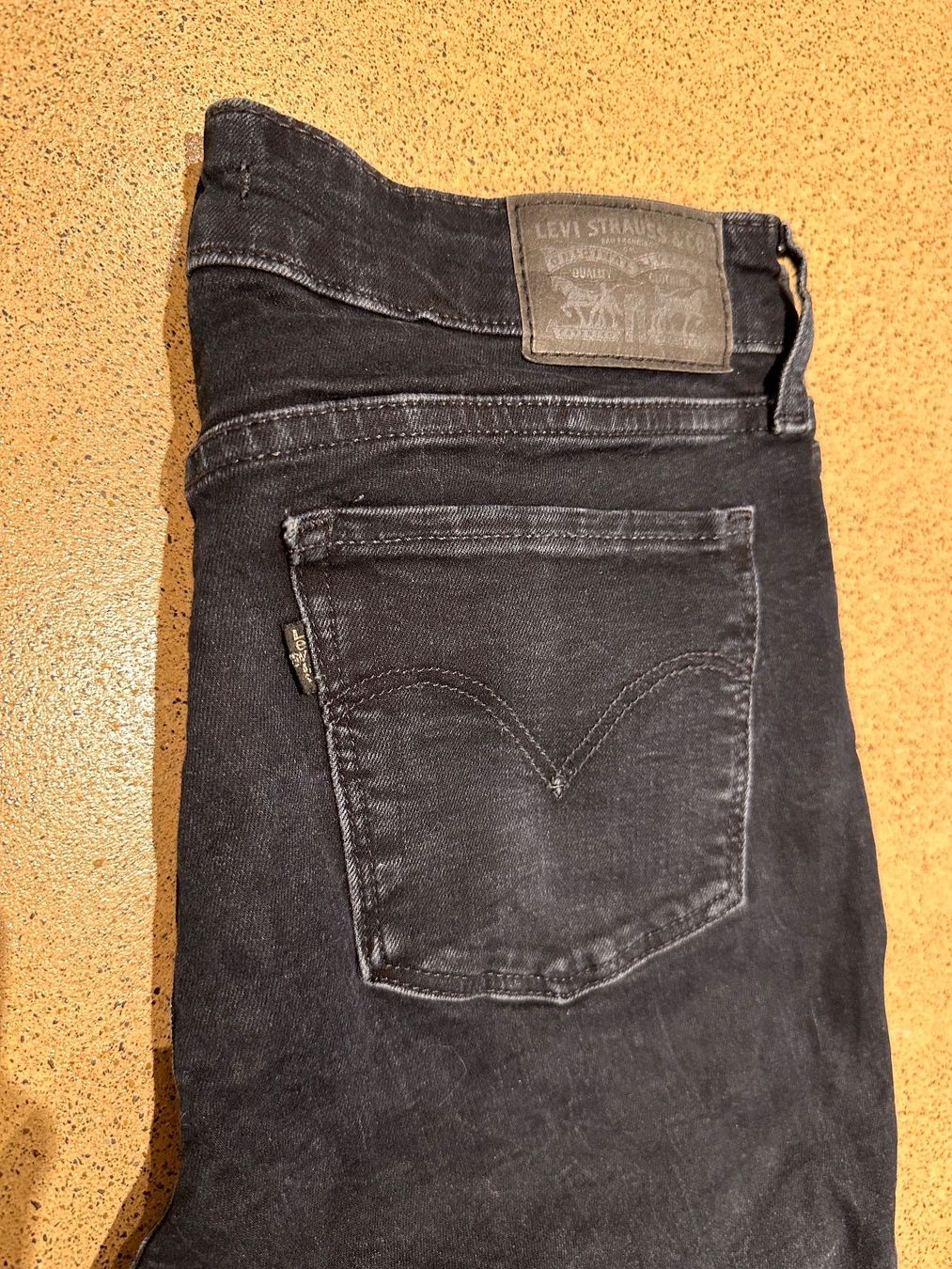 Levi's Jeans: Levi's 711 Skinny Jeans – Usato da St. Gallen venduto da sar_cj5j 1