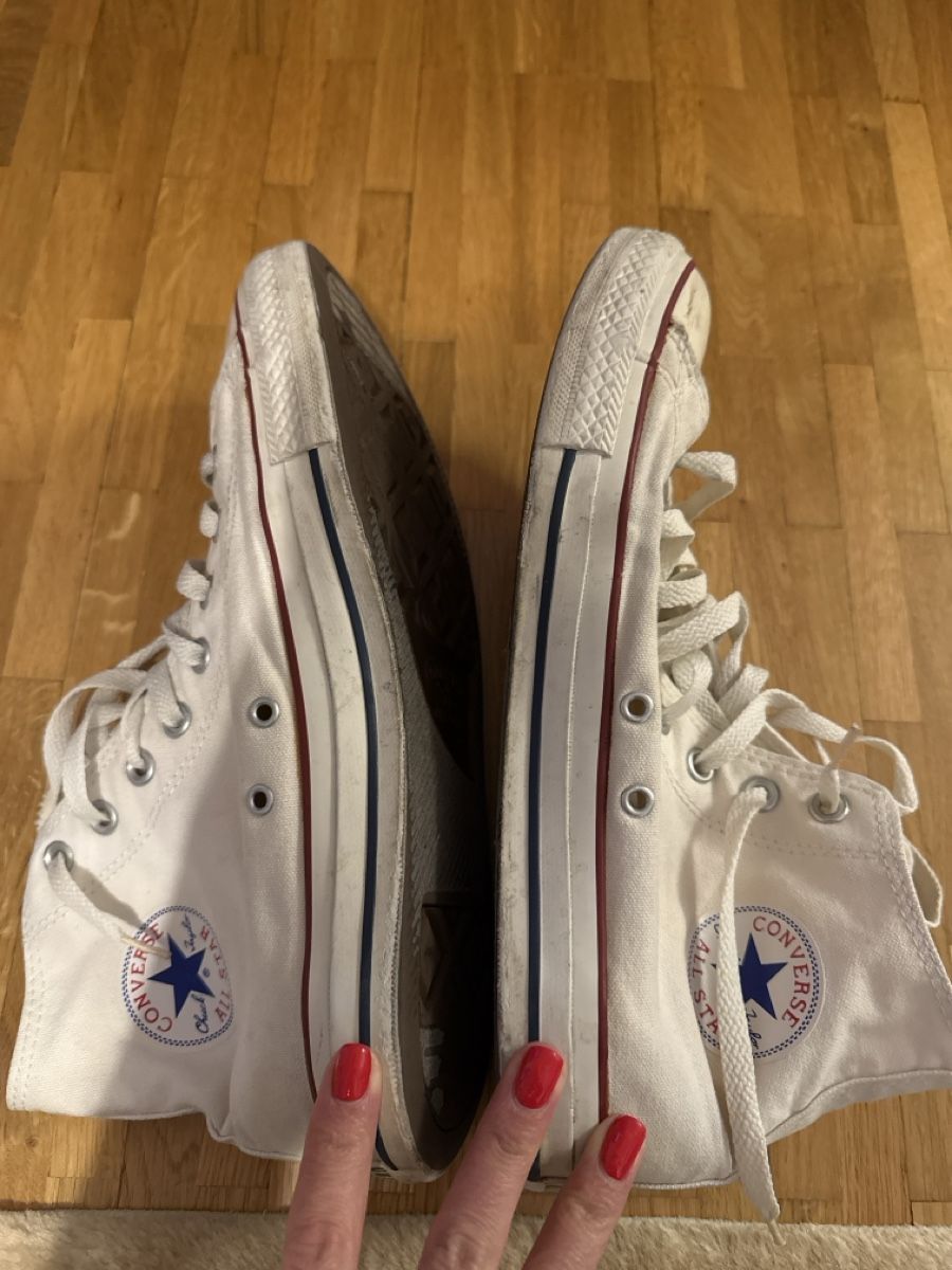 Scarpe da uomo: White Converse All Star High Tops, Size US 9.5, Worn – Usato da Pully venduto da gigiboom 3