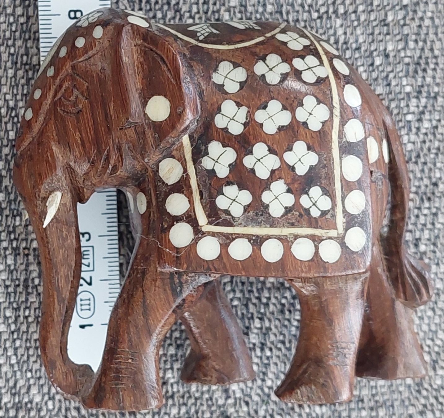 Statuette: Holz Elefant mit eingelegten Knochen, Handgeschnitzt Indien – Nuovo (secondo la descrizione) da Oberdiessbach venduto da gerbu01 1