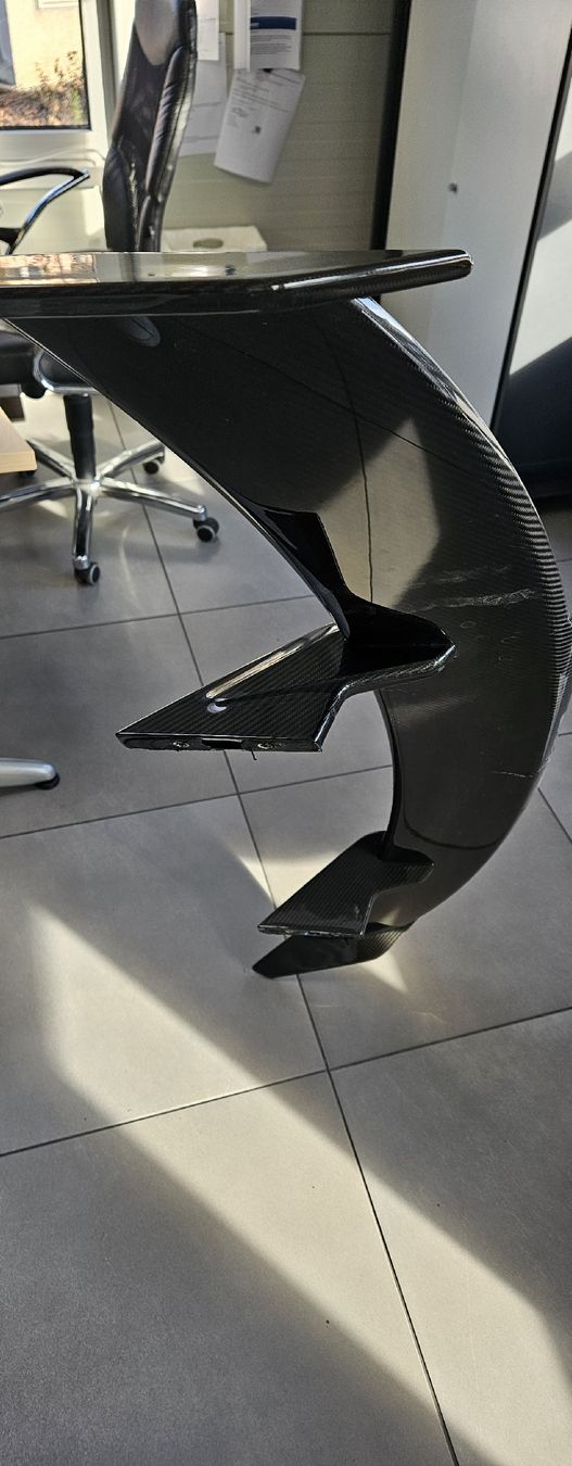 BMW Tutti pezzi di ricambio auto: Spoiler BMW M3 Evolution carbone – Difettoso da Châtel-St-Denis venduto da ameireles1973 1