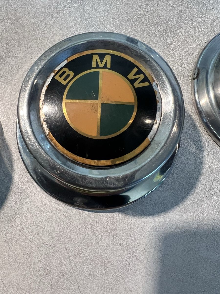 BMW Tutti pezzi di ricambio auto: BMW Nabendeckel (Satz, 4 Stück) – Usato da Glattfelden venduto da henson 3