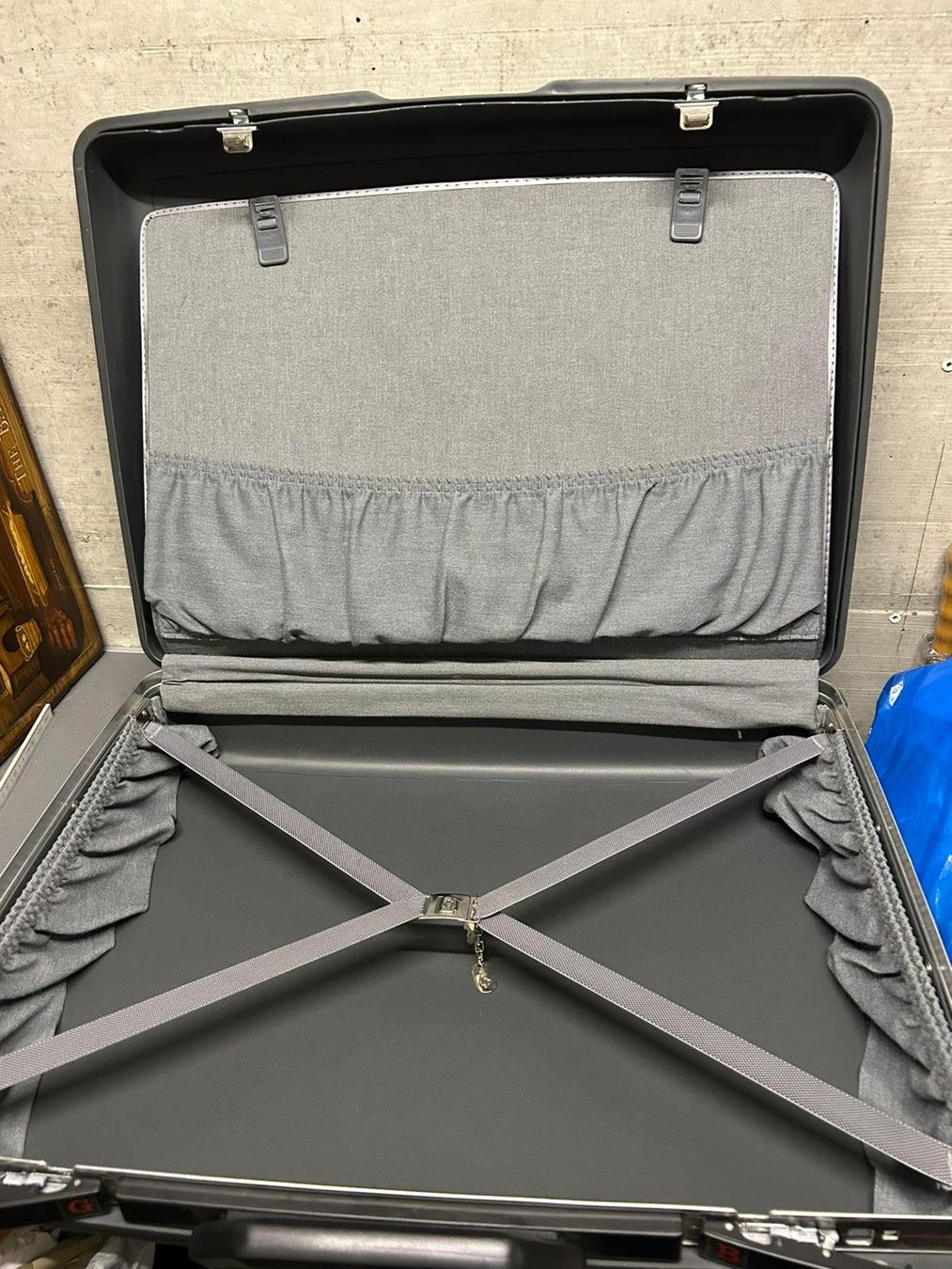 Samsonite Valises de voyage: Valigia Samsonite rigida grigia – D'occasion à Melano par H-Sara 1