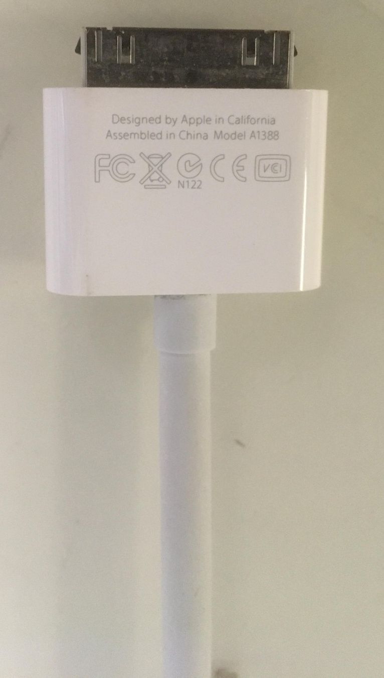 Apple Laufwerke & Adapter: Adapter für iPod; Modell Nr. A1388 – Gebraucht aus Zürich von Derrick8
