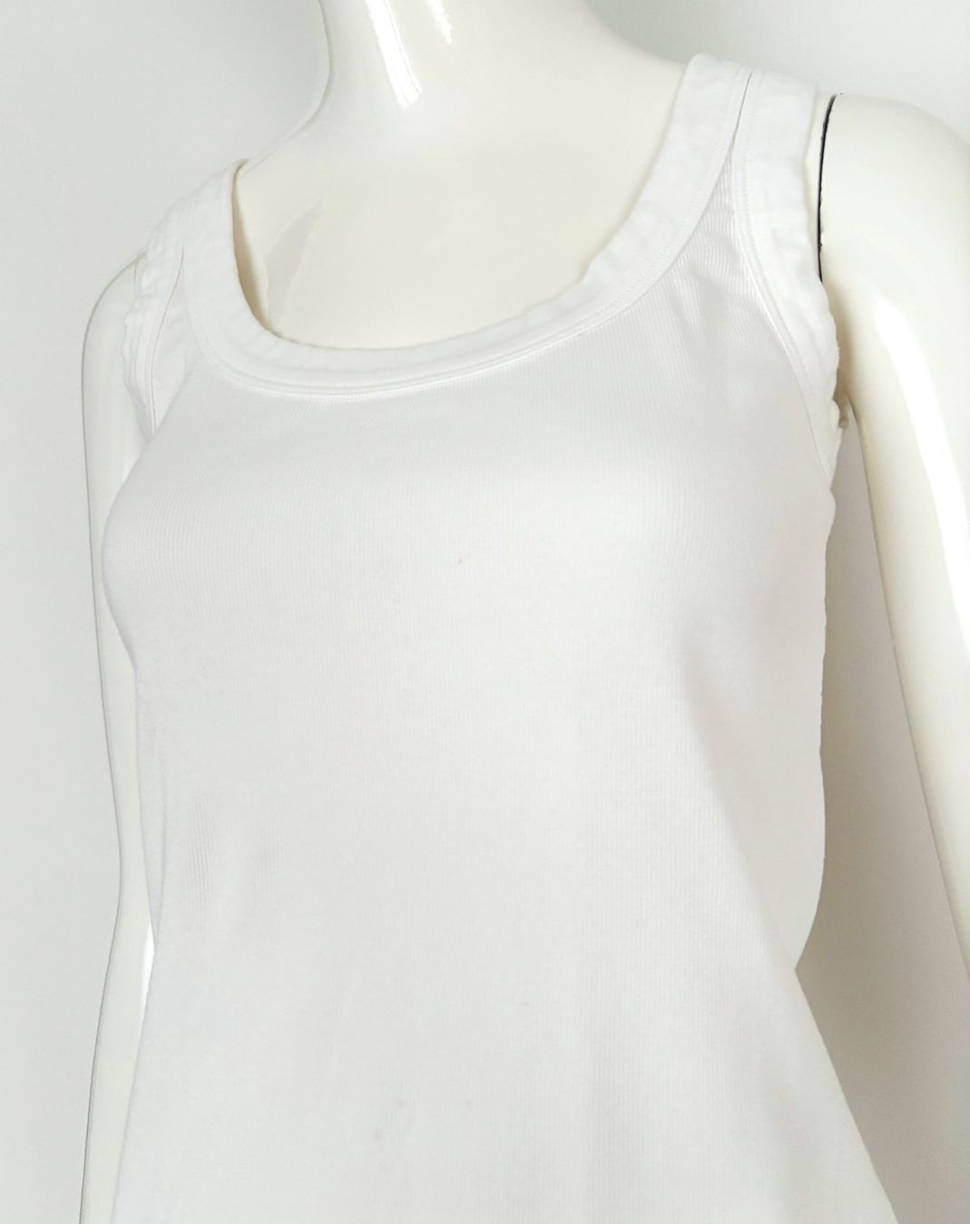 Marc Cain Tops: Marc Cain Ripp-Tanktop weiss - EU 36 – Gebraucht aus Bottmingen von Merkur_Basel 1