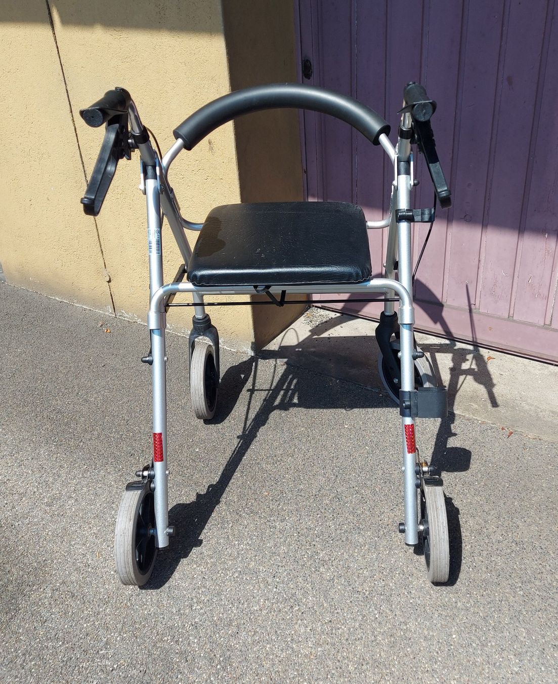 Ausili per la deambulazione: Rollator – Usato da Wallisellen venduto da Allivia 5