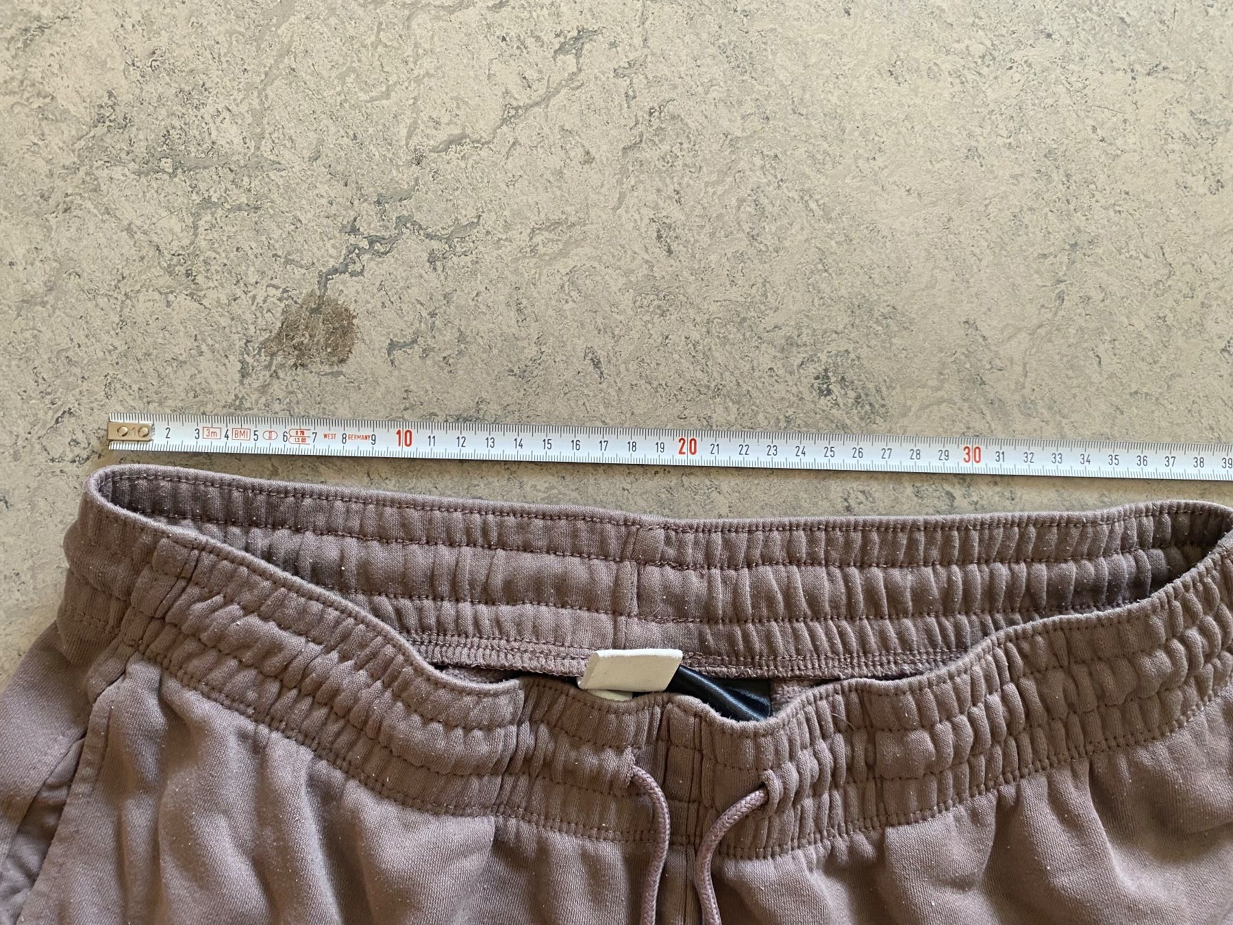 H&M Pantaloni: H&M Trainer L beige-braun mit Taschen & Bändeli – Usato da Zürich venduto da Gamecards 4