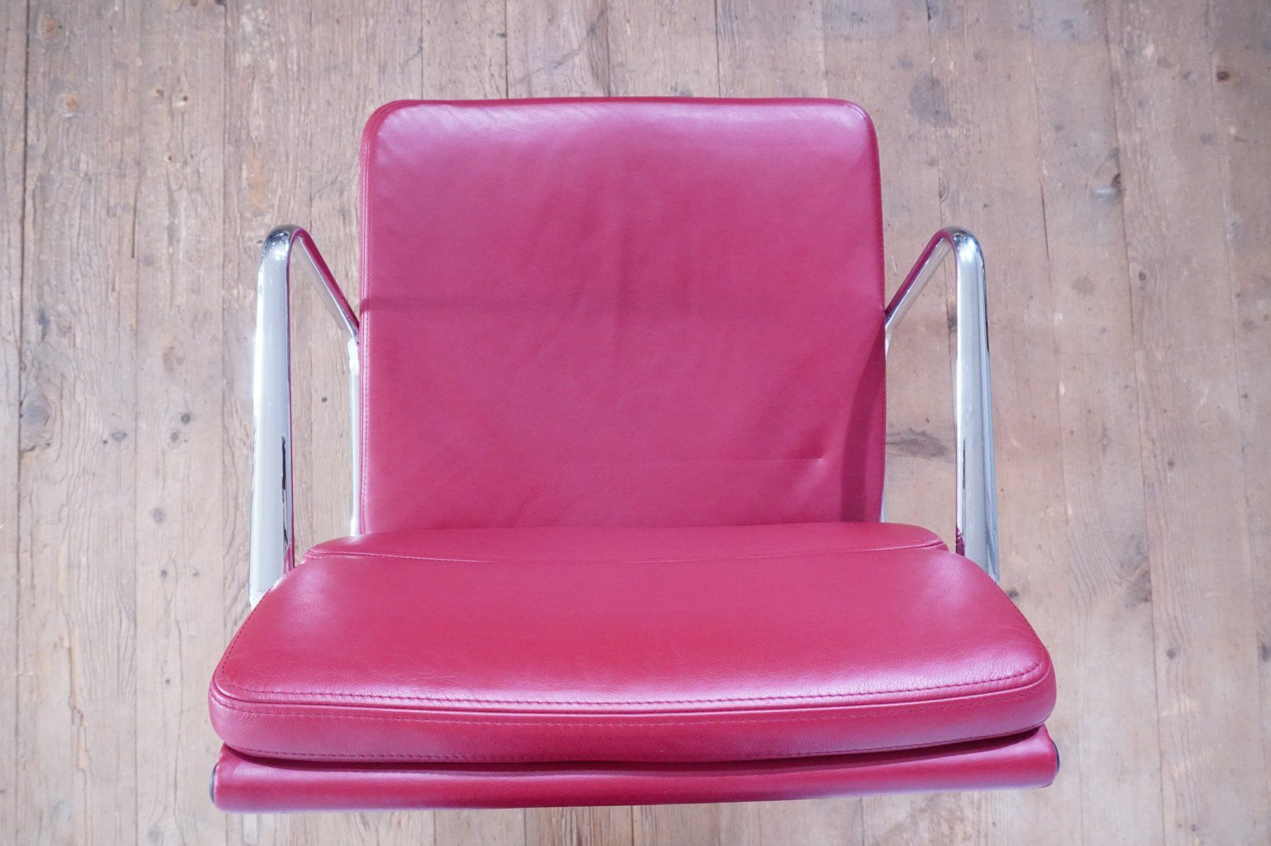 Vitra Sedie: Vitra Eames Soft Pad Chair EA217 Leder rot – Usato da Bad Zurzach venduto da QLASSIQ 5