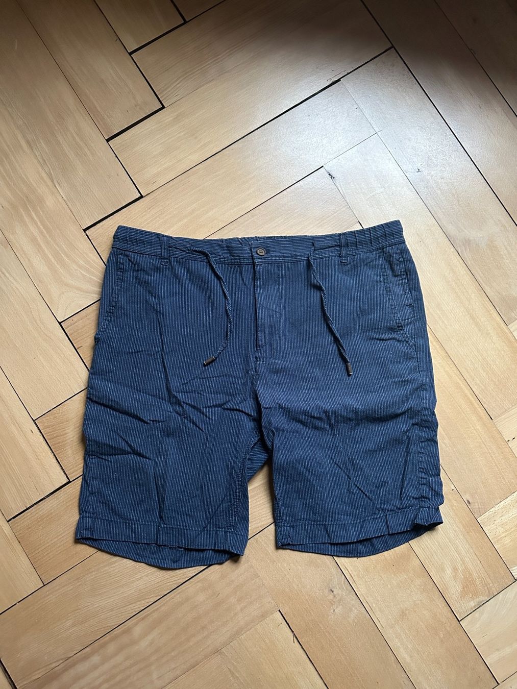 Zara Pantaloni: ZARA - Shorts dunkelblau gestreift L – Usato da Zürich venduto da Diazaio