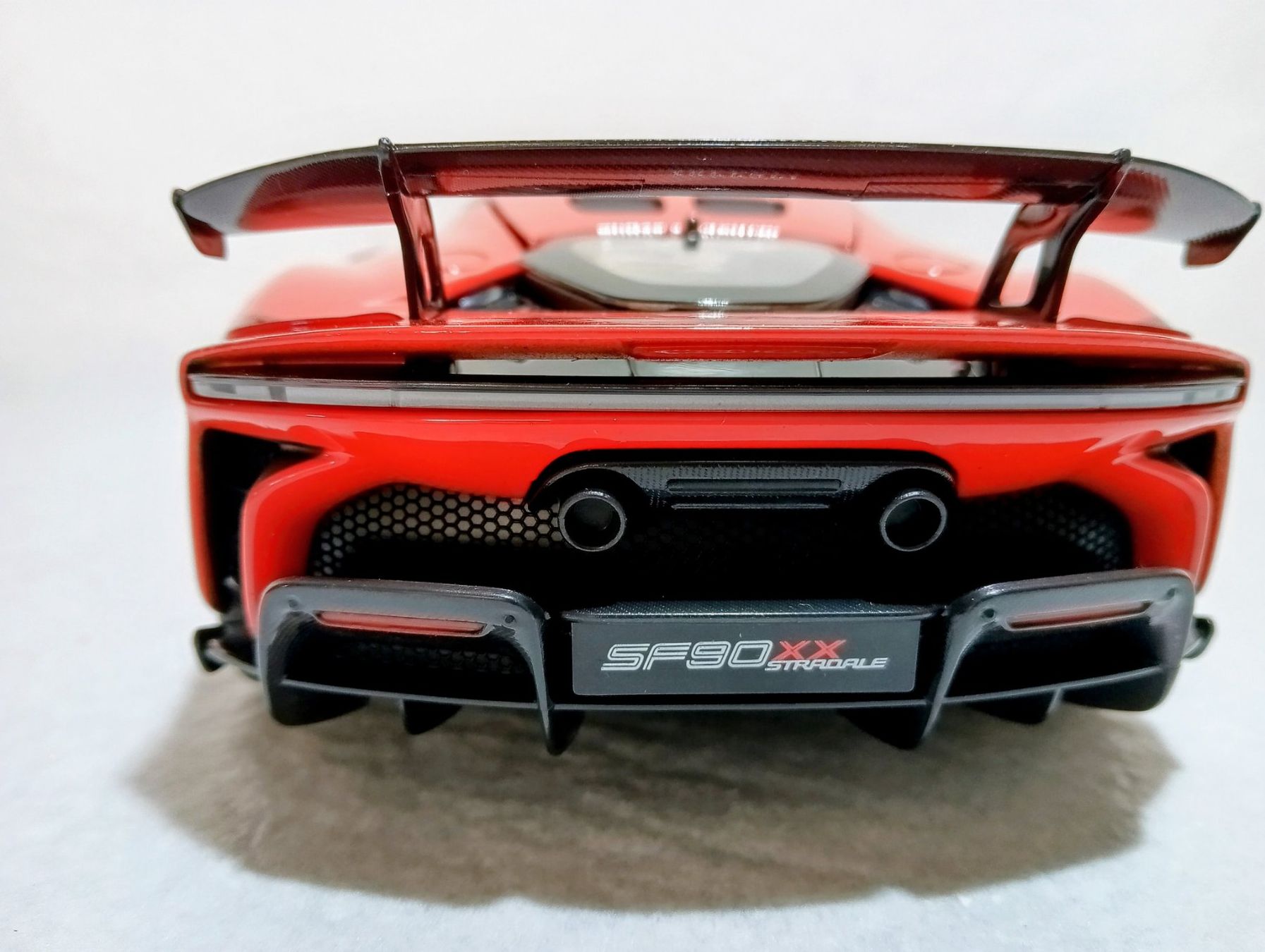 Bburago Modellini d'auto: Ferrari SF90 XX Stradale – Nuovo e nell'imballaggio originale da Huttwil venduto da Secondtrain 1