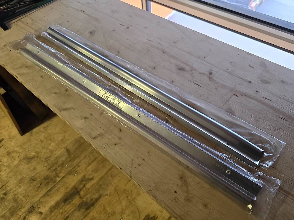 Tutti pezzi di ricambio auto: EMPI Türschwellerabdeckungen Aluminium – Usato da Grosswangen venduto da LUNI_Classic_Cars 2