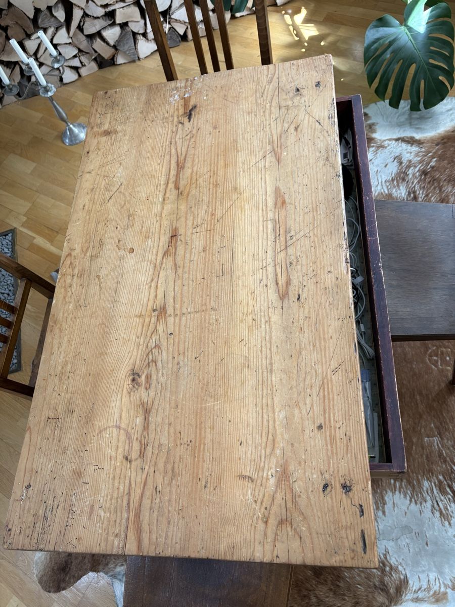 Tavoli: Antiker Holztisch mit 4 stühlen – Usato da St. Gallen venduto da mhem 3