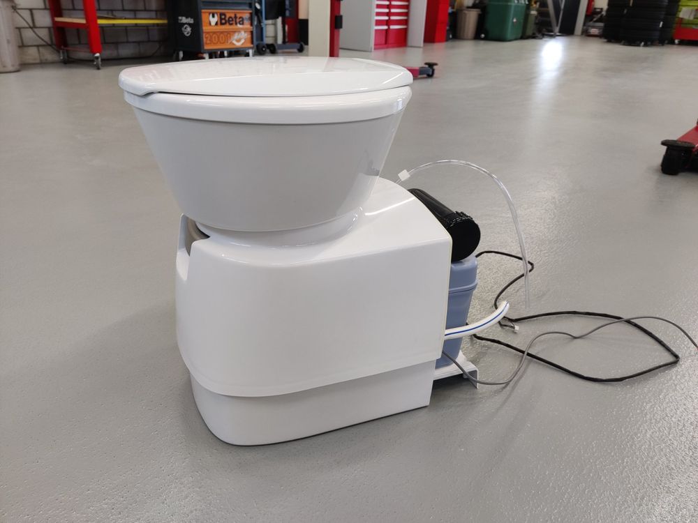WC Dometic 300 Per Camper – Altezza Standard, Bianco, Sciacquone A Pedale Con Triplo Getto, 0.5 Litri